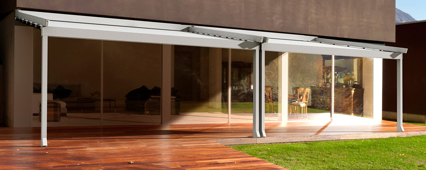 Pérgola D550 instalada en porche